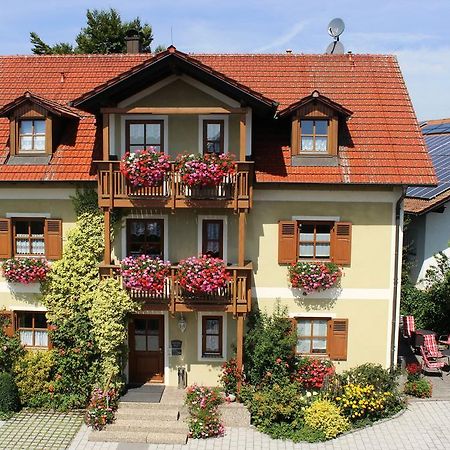 Gäste-Haus Rösch Wiesent Exterior foto