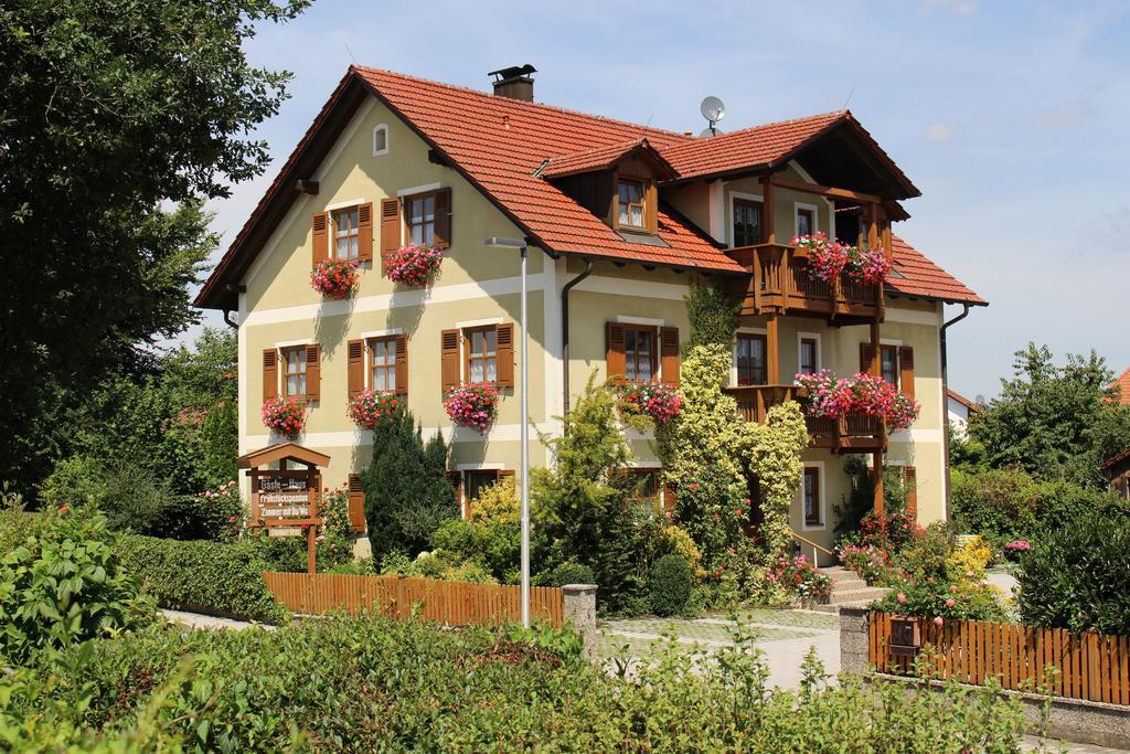 Gäste-Haus Rösch Wiesent Exterior foto