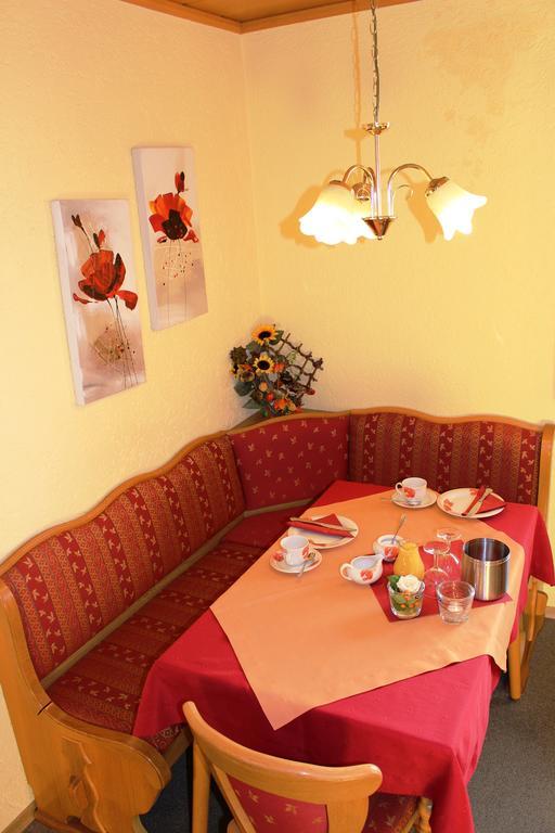 Gäste-Haus Rösch Wiesent Exterior foto