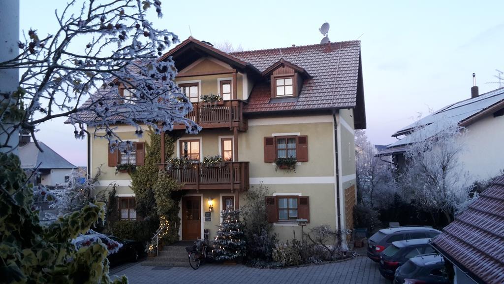 Gäste-Haus Rösch Wiesent Exterior foto